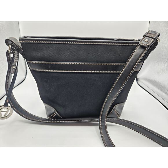 Etienne Aigner Elegant Black Crossbody Bag - Picture 5 of 9